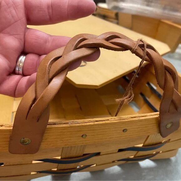 Peterboro Buffet Serving Basket w/Liners & Dividers - Picture 3 of 10